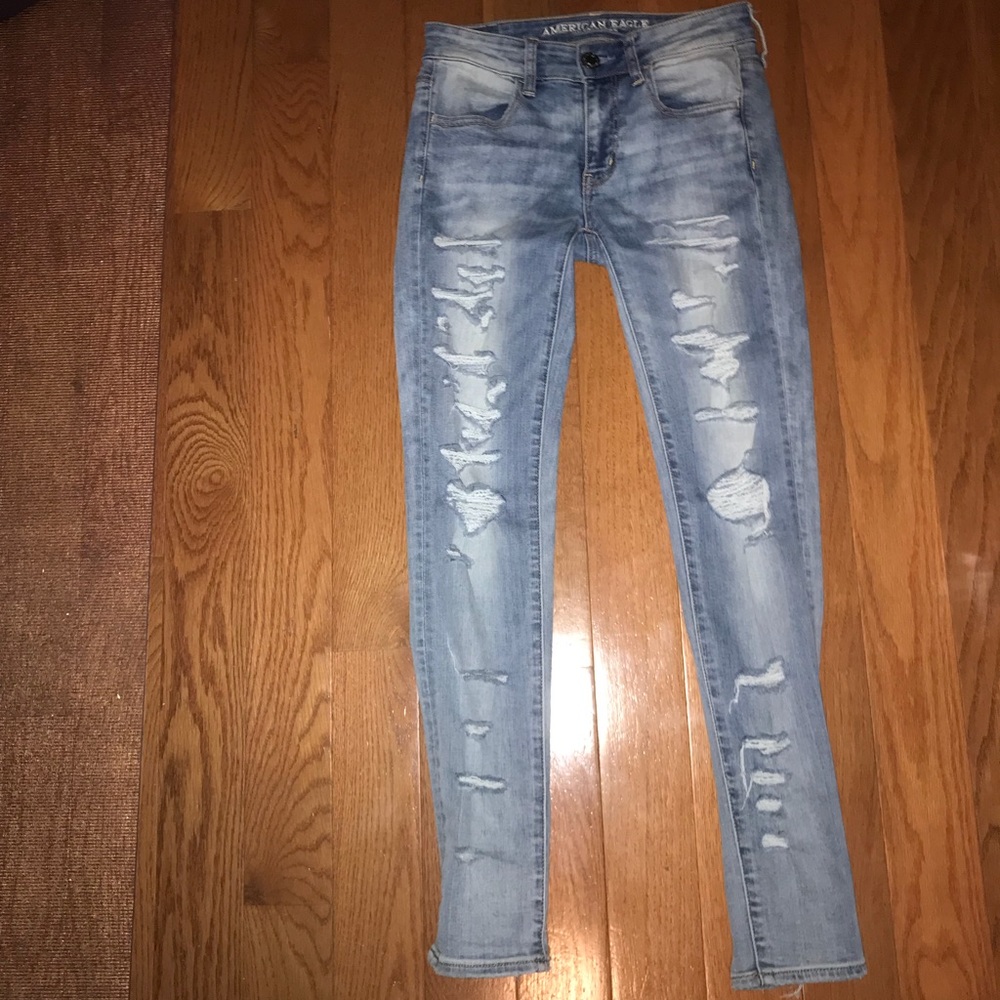 Light wash skinny jeans